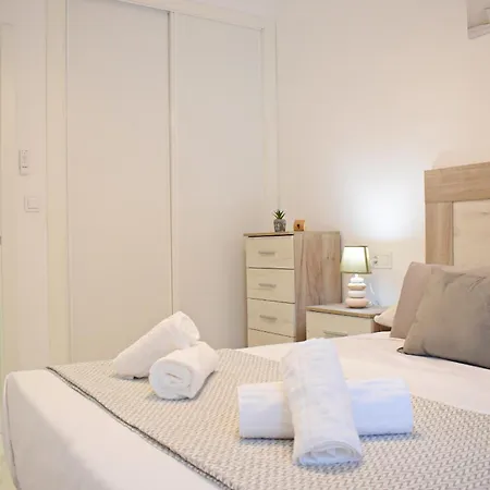 At La Isla Preciosos Apartamentos Cerca Del Centro De La Ciudad Y De La Playa Málaga Exterior foto