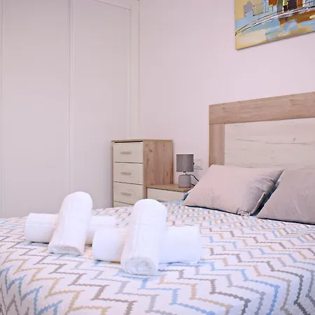 At La Isla Preciosos Apartamentos Cerca Del Centro De La Ciudad Y De La Playa Málaga Exterior foto