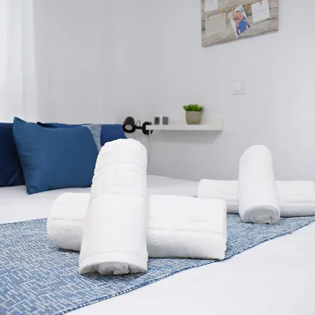 At La Isla Preciosos Apartamentos Cerca Del Centro De La Ciudad Y De La Playa Málaga Exterior foto